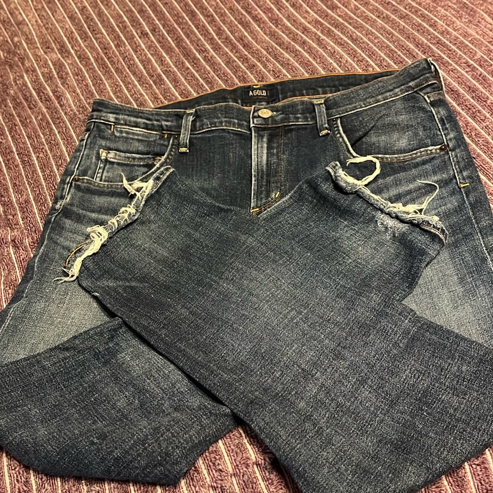 A gold e jeans